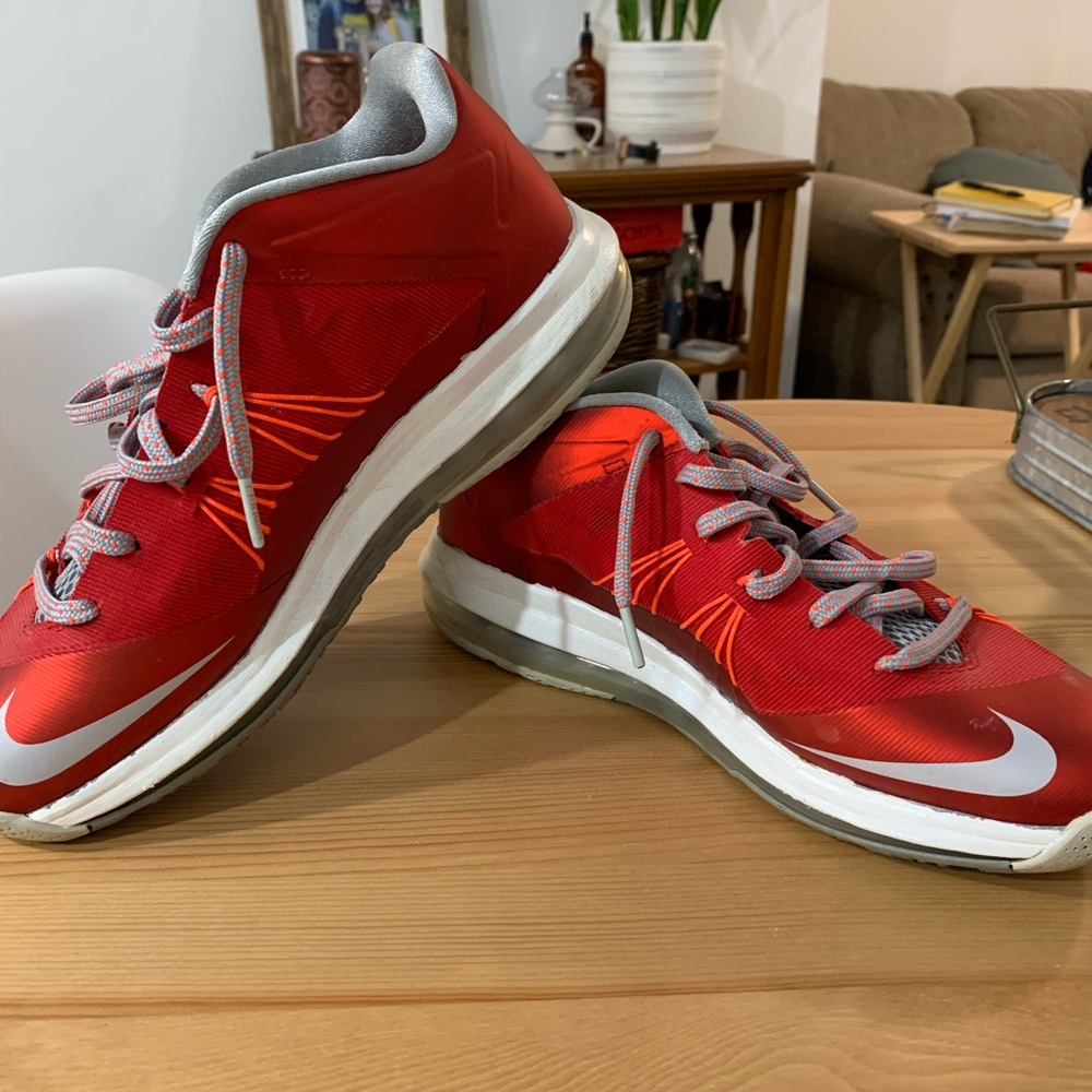 Retro lookin kicks